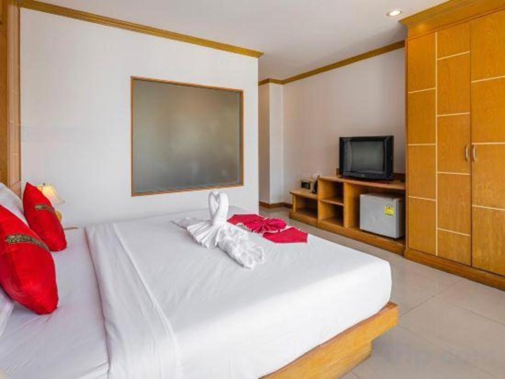 Azure Phuket Hotel Patong Bagian luar foto