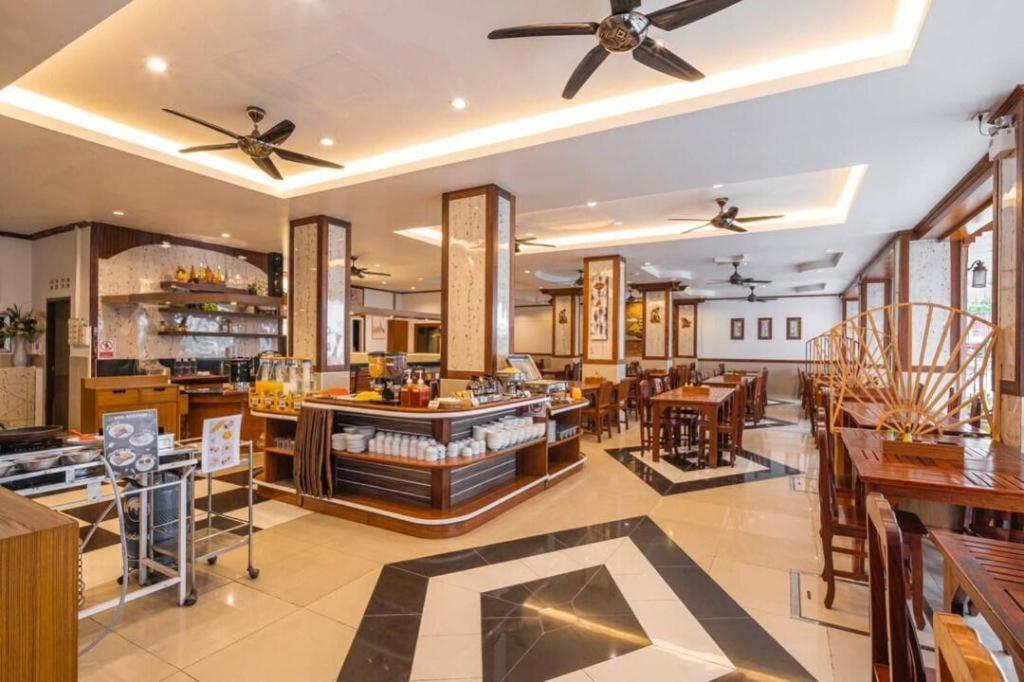 Azure Phuket Hotel Patong Bagian luar foto