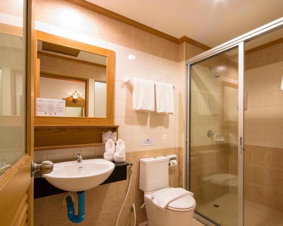 Azure Phuket Hotel Patong Bagian luar foto