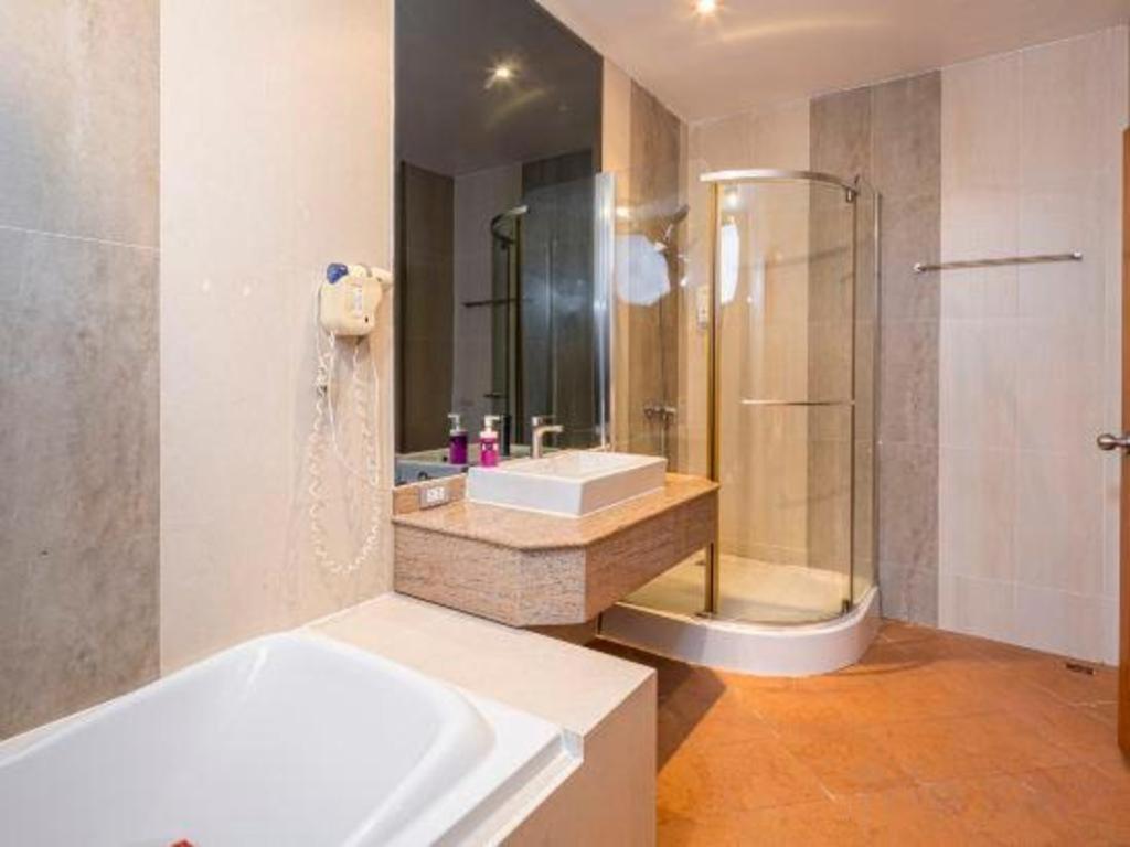 Azure Phuket Hotel Patong Bagian luar foto